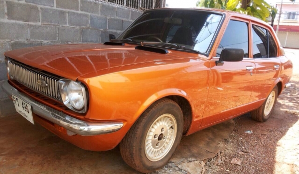 TOYOTA KE20 4Dr 1160 CC. MT สวยจัดรอบคันพร้อมใช้งาน เครื่องแห้งแรงดีเดิมๆไม่มีเยิ้ม ภายในเก๋งคอนโซลสวยคลาสสิคเดิมๆไม่มีผุกร่อน สีสันบางเดิม ล้อแม็กลายสวย ยางสภาพดี 70\% พร้อมใช้งาน เอกสารทะเบียนครบพร้อมโอน ราคาต่อรองได้ครับ