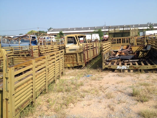 ขายกระบะคาร์โก้ สภาพดีมากมีหลายลูก ยาว 4.20 เมตร กว้าง 2.40 เมตร คัชซีกว้าง 87 ซม(ขยับแก้ไขได้) ฝาทึบสูง 55 ซม รวมรั้ว สูง 93 ซม ยาว 4.20 เมตร กว้าง 2.40 เมตร มีหลายลูกขายถูกๆครั