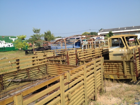 ขายกระบะคาร์โก้ สภาพดีมากมีหลายลูก ยาว 4.20 เมตร กว้าง 2.40 เมตร คัชซีกว้าง 87 ซม(ขยับแก้ไขได้) ฝาทึบสูง 55 ซม รวมรั้ว สูง 93 ซม ยาว 4.20 เมตร กว้าง 2.40 เมตร มีหลายลูกขายถูกๆครั