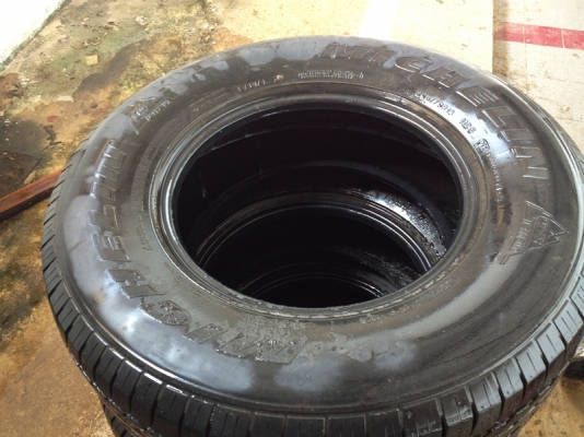 ขายยาง MICHELIN 265/70R16 ยางเก่าเก็บ สภาพดี 082-381-6797