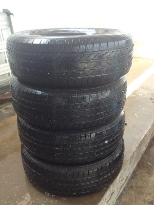 ขายยาง MICHELIN 265/70R16 ยางเก่าเก็บ สภาพดี 082-381-6797