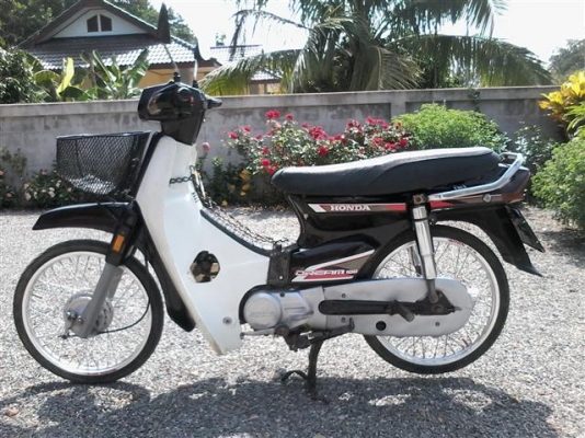 ขายดรีมคุรุสภาทะเบียนเต็มพร้อมโอนเครื่องเงียบทำมาสวยๆรถพร้อมใช้ ขาย 13900 บาท