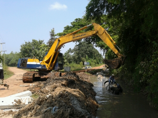 KOMATSU PC 200 รุ่น 5 เครื่อง 6BD1 TURBO คอนโทรลยาว ไฟฟ้าตัด แอร์เย็น ปั้มเดิม เล่มทะเบียนพร้อม