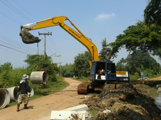 KOMATSU PC 200 รุ่น 5 เครื่อง 6BD1 TURBO คอนโทรลยาว ไฟฟ้าตัด แอร์เย็น ปั้มเดิม เล่มทะเบียนพร้อม