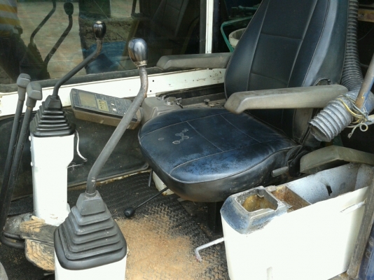 KOMATSU PC 200 รุ่น 5 เครื่อง 6BD1 TURBO คอนโทรลยาว ไฟฟ้าตัด แอร์เย็น ปั้มเดิม เล่มทะเบียนพร้อม