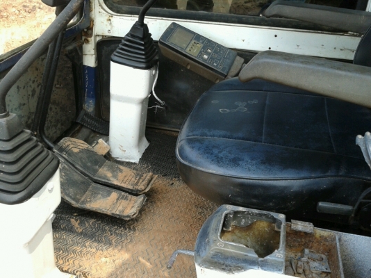 KOMATSU PC 200 รุ่น 5 เครื่อง 6BD1 TURBO คอนโทรลยาว ไฟฟ้าตัด แอร์เย็น ปั้มเดิม เล่มทะเบียนพร้อม