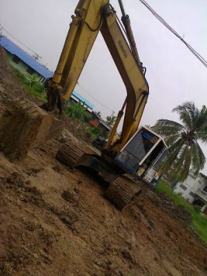 ขายรถแบคโฮ KOMATSU PC-200-5 ซีเรี้ยล 61000 กว่า ตัวเดินจีบ คอนโทรนสั้น เอกสารเล่มทะเบียน รถสวย ราคาคุยกันได้