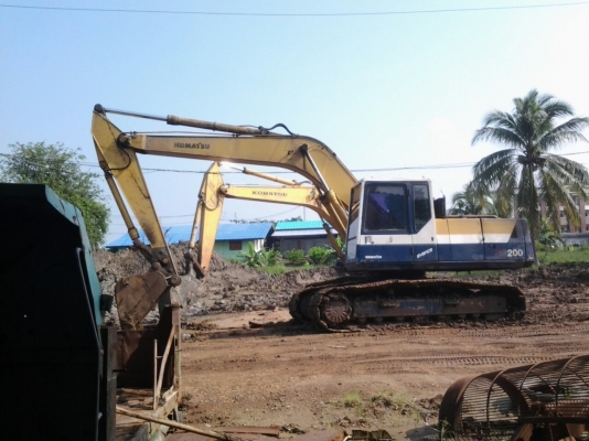 ขายรถแบคโฮ KOMATSU PC-200-5 ซีเรี้ยล 61000 กว่า ตัวเดินจีบ คอนโทรนสั้น เอกสารเล่มทะเบียน รถสวย ราคาคุยกันได้