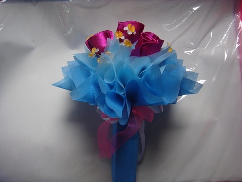 ขายช่อดอกไม้ ช่อตุ๊กตา ใช้สำหรับมอบให้ในงานรับปริญญา บัณฑิต และงานอื่นๆ