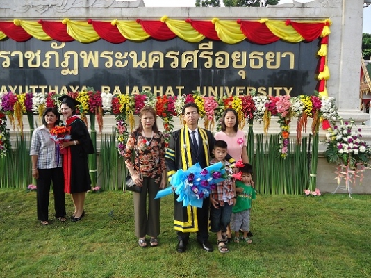 ขายช่อดอกไม้ ช่อตุ๊กตา ใช้สำหรับมอบให้ในงานรับปริญญา บัณฑิต และงานอื่นๆ