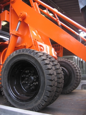 ขายรถตักล้อยาง TOYOTA เครื่องดีเซล ราคาตามสภาพ