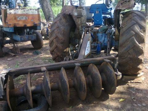 ขาย Ford6600 t3 ตัวเ็ต็ม รถจอด เก่าเก็บเดิมๆ อุปกรณ์ 2ฃิ้น หาง3 หาง 7CMT  PTO ใช้งานปกติ ยางใหญ่ก็มีให้ คานหน้าคอช้าง เอกสารสัญญาซื้อขาย ขายตามสภาพครับ ราคาต่อรองได้เด้อ พี่น้องครับ