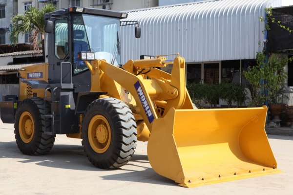 รถตักใหม่ขนาด 2 คิวยี่ห้อ WORLD W136 แกร่งเหนือใคร ราคาสุดคุ้ม คุณภาพที่เราคัดสรรมาอย่างดี รับประกันให้ 1 ปีพร้อมเปลี่ยนถ่านน้ำมันเครื่องให้ 2 ครั้ง