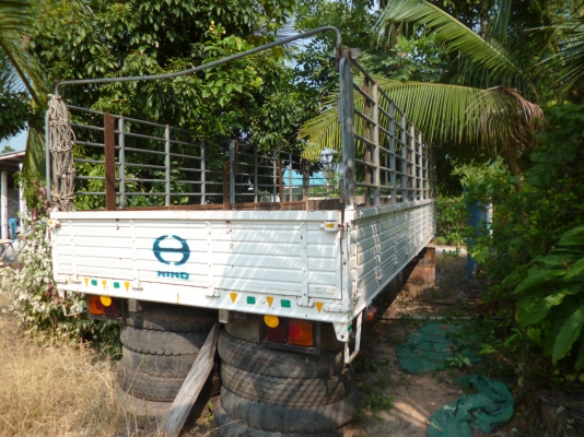 ขายกระบะ 6 ล้อ HINO MEGA พร้อมคอกแป๊บน้ำอย่างหนา ครับ