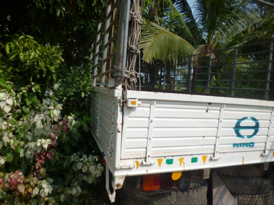 ขายกระบะ 6 ล้อ HINO MEGA พร้อมคอกแป๊บน้ำอย่างหนา ครับ