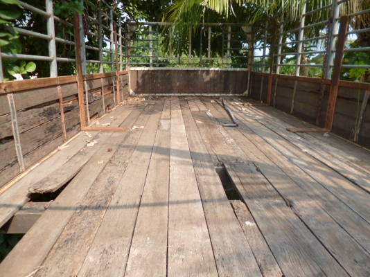 ขายกระบะ 6 ล้อ HINO MEGA พร้อมคอกแป๊บน้ำอย่างหนา ครับ