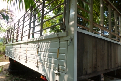 ขายกระบะ 6 ล้อ HINO MEGA พร้อมคอกแป๊บน้ำอย่างหนา ครับ