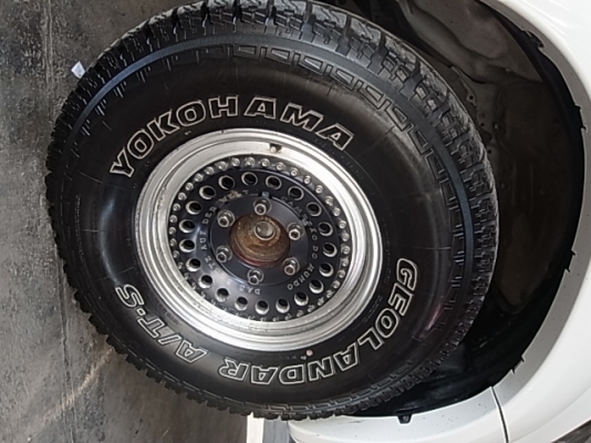 ขายด่วนล้อแม็กพร้อมยาง 31x10.5 R15 6 รู ปี12 วิ่ง 2 เดือน