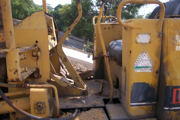 ขายรถแทคเตอร์ KOMUTSU รุ่น  5