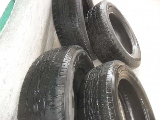 ยาง BRIDGESTONE 225/65R17 ปี10 สวยๆ 4 เส้น ราคา 3200 บาท