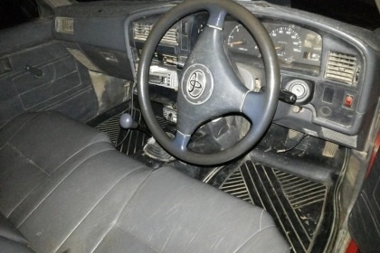 TOYOTA HILUX HERO 2.4D สภาพดีพร้อมใช้งาน วางเครื่องยนต์เบนซิล 4AG พร้อมทั้งติดตั้งแก๊ส LPG ลงเล่มครบถูกต้อง ภายในเก๋งสวยคลาสสิคเดิมๆ กระบะไม่มีผุกร่อนพร้อมบรรทุก ช่วงล่างคัชซีสวยไม่มีผุ ยางสภาพดี 70\% พร้อมใช้งาน เอกสารทะเบียนครบพร้อมโอน ราคาต่อรองได้ครับ