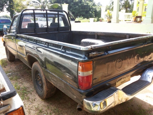 TOYOTA HILUX HERO 2.4D สภาพดีพร้อมใช้งาน วางเครื่องยนต์เบนซิล 4AG พร้อมทั้งติดตั้งแก๊ส LPG ลงเล่มครบถูกต้อง ภายในเก๋งสวยคลาสสิคเดิมๆ กระบะไม่มีผุกร่อนพร้อมบรรทุก ช่วงล่างคัชซีสวยไม่มีผุ ยางสภาพดี 70\% พร้อมใช้งาน เอกสารทะเบียนครบพร้อมโอน ราคาต่อรองได้ครับ