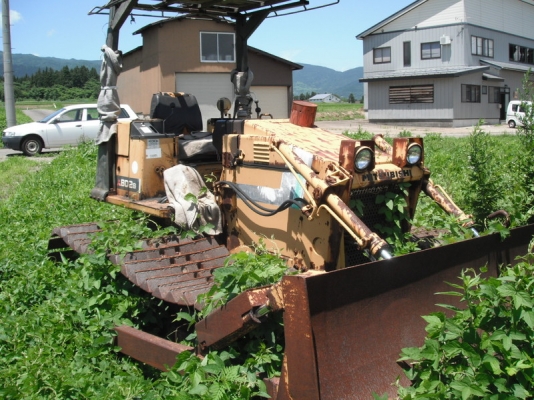 ขายด่วน รถแทรคเตอร์ตีนตะขาบ MITSU BISHI  BD2G  นำเข้าจากญี่ปุ่นโดยตรงยังไม่เคยใช้งานในไทย ใช้งานมา 14xx  ชม. สภาพสวย  ถึงไทยเร็ว ๆๆนี้