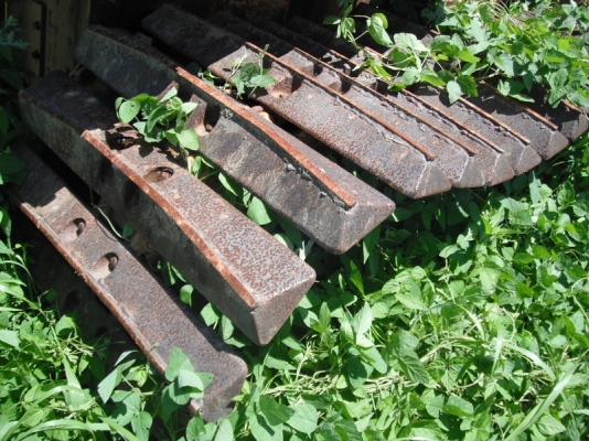 ขายด่วน รถแทรคเตอร์ตีนตะขาบ MITSU BISHI  BD2G  นำเข้าจากญี่ปุ่นโดยตรงยังไม่เคยใช้งานในไทย ใช้งานมา 14xx  ชม. สภาพสวย  ถึงไทยเร็ว ๆๆนี้