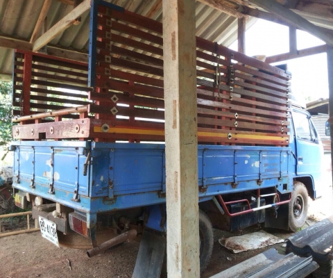 ISUZU NKR 88 HP รถบรรทุก 4 ล้อกลาง กระบะเหล็กคอกไม้ความยาว 3.60 เมตรสภาพสวย เครื่องแห้งแรงดีเดิมๆ หัวเก๋งสวยดีไม่มีผุภายในเก๋งคอนโซลครบ ช่วงล่างคัชซีสวยเดิมๆไม่มีดาม ยาง 7.50 ขอบ 16 สภาพดีพร้อมบรรทุกพร้อมใช้งาน เอกสารทะเบียนครบพร้อม ราคาต่อรองได้ครับ