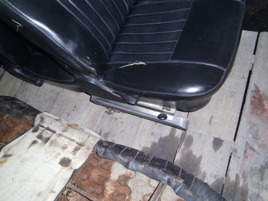 ขายเบาะ e12  ครบชุด มีรอยขาดตามรูป