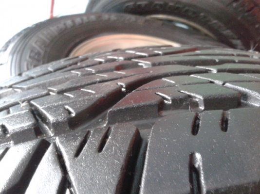 ขายยาง dunlop. AT3   245/70/16 สวยๆครับ