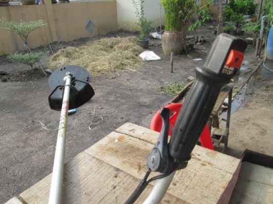 เครื่องตัดหญ้าสะพายบ่า เครื่องตัดหญ้าสะพายบ่า