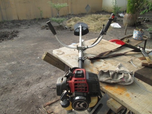 เครื่องตัดหญ้าสะพายบ่า เครื่องตัดหญ้าสะพายบ่า