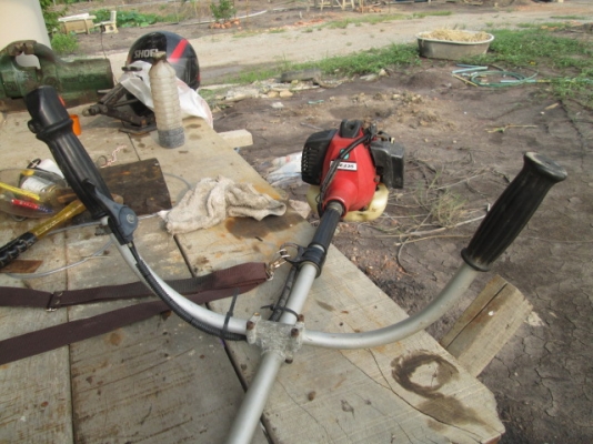 เครื่องตัดหญ้าสะพายบ่า เครื่องตัดหญ้าสะพายบ่า