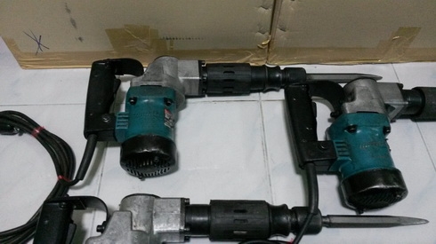 เครื่องสกัดคอนกรีตไฟฟ้ายี่ห้อmakita รุ่น 0810T สภาพดีพร้อมใช้งานครับ