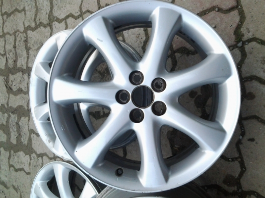 ขอบ17  กว้าง7  5รู100  ใส่อัลติส  วิส  ท้ายโด่ง