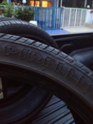 ขายยางPirelli 255-35-19 ถอดจากเบนซ์ ดอกเต็ม ปี11  1คู่ ครับถูกๆ