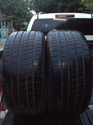 ขายยางPirelli 255-35-19 ถอดจากเบนซ์ ดอกเต็ม ปี11  1คู่ ครับถูกๆ