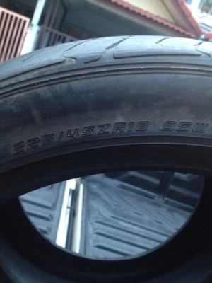 ขายยางDunlop Lm703  225-45-18 ปลายปี10 ดอกสวย 85\%+ มี1คู่ถูกๆครับผม