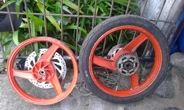 ขายรถเครื่อง TZR ทะเบียน5900บ./รถเซอร์ปีโก้6800บ.อกไก่KRและอกไก่LS125/เสื้อสูบKRไม่ตีปรอก(ตัวแรก) ขายรถเครื่อง TZR ทะเบียน5900บ./รถเซอร์ปีโก้6800บ.อกไก่KRและอกไก่LS125/เสื้อสูบKRไม่ตีปรอก(ตัวแรก)