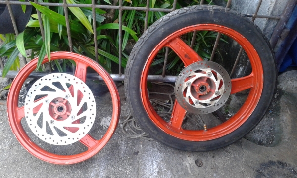 ขายรถเครื่อง TZR ทะเบียน5900บ./รถเซอร์ปีโก้6800บ.อกไก่KRและอกไก่LS125/เสื้อสูบKRไม่ตีปรอก(ตัวแรก) ขายรถเครื่อง TZR ทะเบียน5900บ./รถเซอร์ปีโก้6800บ.อกไก่KRและอกไก่LS125/เสื้อสูบKRไม่ตีปรอก(ตัวแรก)