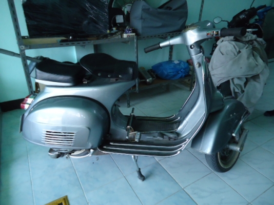 ขายรถเวสป้าคลาสสิค รุ่นไฟเหลี่ยม สภาพสวยๆ เก่าเก็บเดิมๆ เครื่องแน่นๆ สวยมากๆตามรูป ราคา 37,000.- อยู่เชียงใหม่ครับสนใจติดต่อ  กัน เชียงใหม่ 088-2584084 ;D