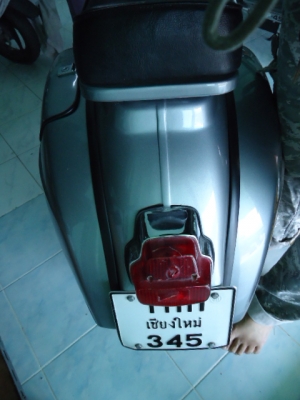 ขายรถเวสป้าคลาสสิค รุ่นไฟเหลี่ยม สภาพสวยๆ เก่าเก็บเดิมๆ เครื่องแน่นๆ สวยมากๆตามรูป ราคา 37,000.- อยู่เชียงใหม่ครับสนใจติดต่อ  กัน เชียงใหม่ 088-2584084 ;D