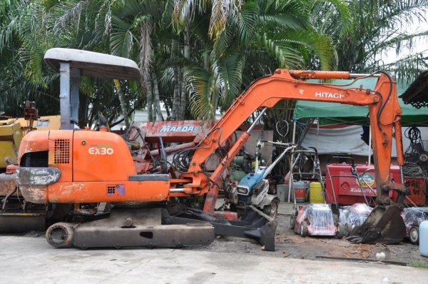ขายแบคโฮHITACHI EX30-2 แห้งเดิมจากญี่ปุ่น(ขาดแทรคอย่างเดียว) 150,000บาทเท่านั้น!!