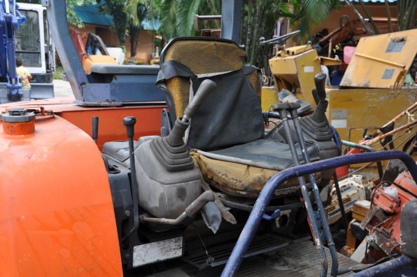 ขายแบคโฮHITACHI EX30-2 แห้งเดิมจากญี่ปุ่น(ขาดแทรคอย่างเดียว) 150,000บาทเท่านั้น!!