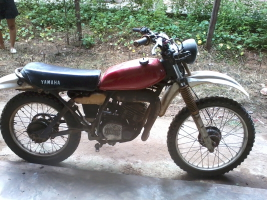 yamaha dt 125 mono สีแดงปรับราคา 15.000 คัยก้อได้มาเอาไปt