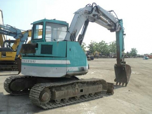 ชิวๆ   คุ้มสุดๆ ราคานี้ โคมัสสุุ 75UU นำเข้าจากญี่ปุุ่น สวยๆ