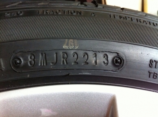 ขายล้อแม็ก Mazda 2. 15". พร้อมยางป้ายแดง ใหม่มาก ปี13