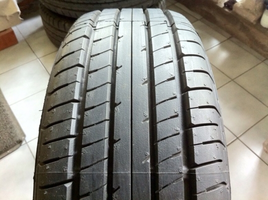 ขายล้อแม็ก Mazda 2. 15". พร้อมยางป้ายแดง ใหม่มาก ปี13