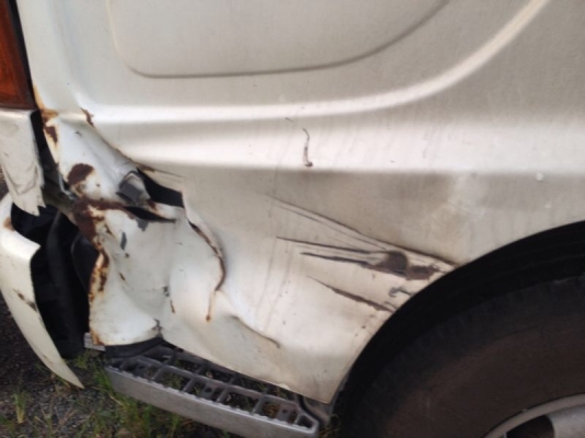 รถฮีโน่ 6 ล้อ รั่ว FC9J  150 แรงม้า  สนใจติดต่อ 081 - 6079515